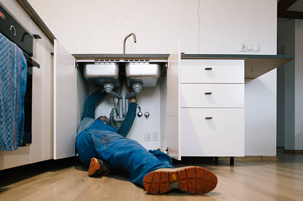 Professional Emergency Plumber technician working in Mount Vernon, VA